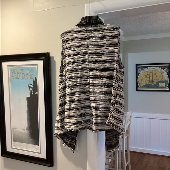 Black & white textured Anthropologie vest with black trim. Size M. New with tag. - Picture 2 of 5